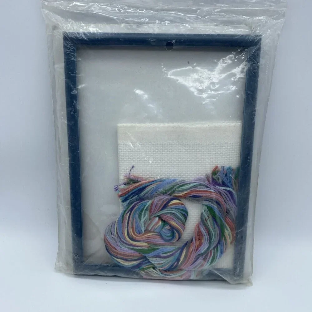 Golden Bee Counted Cross Stitch Kit Cat Floral Border 60345 Embroidery 7x5 NOS